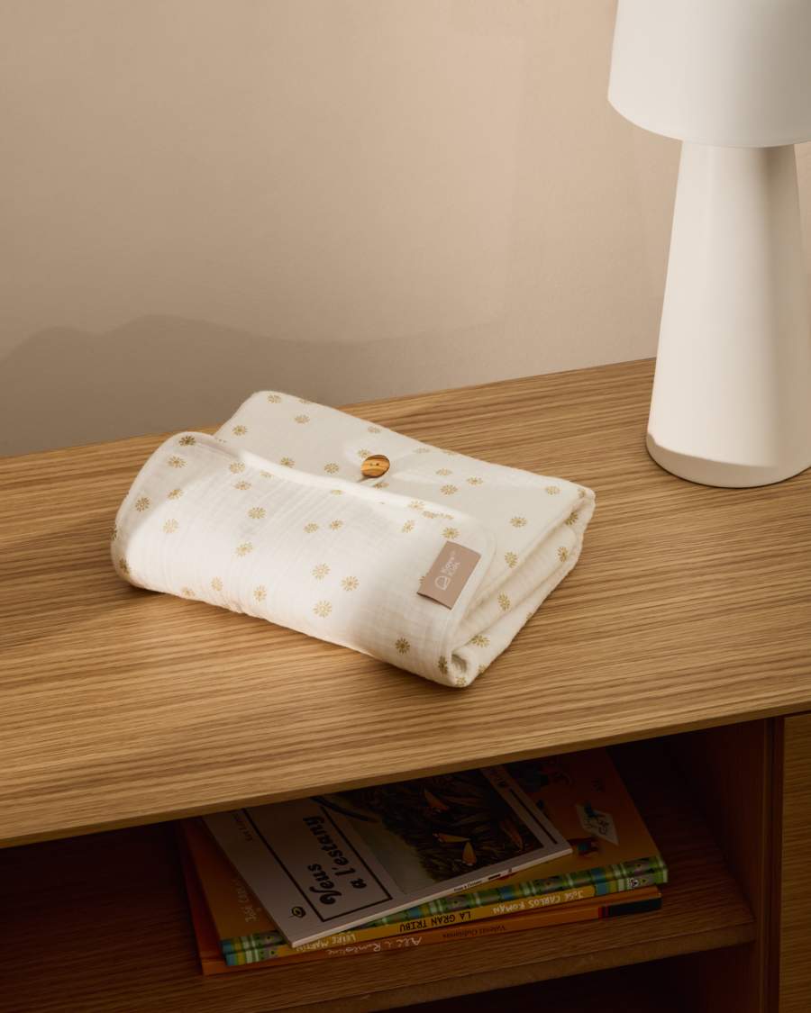 Olna travel changing mat in 100% cotton with a sun print