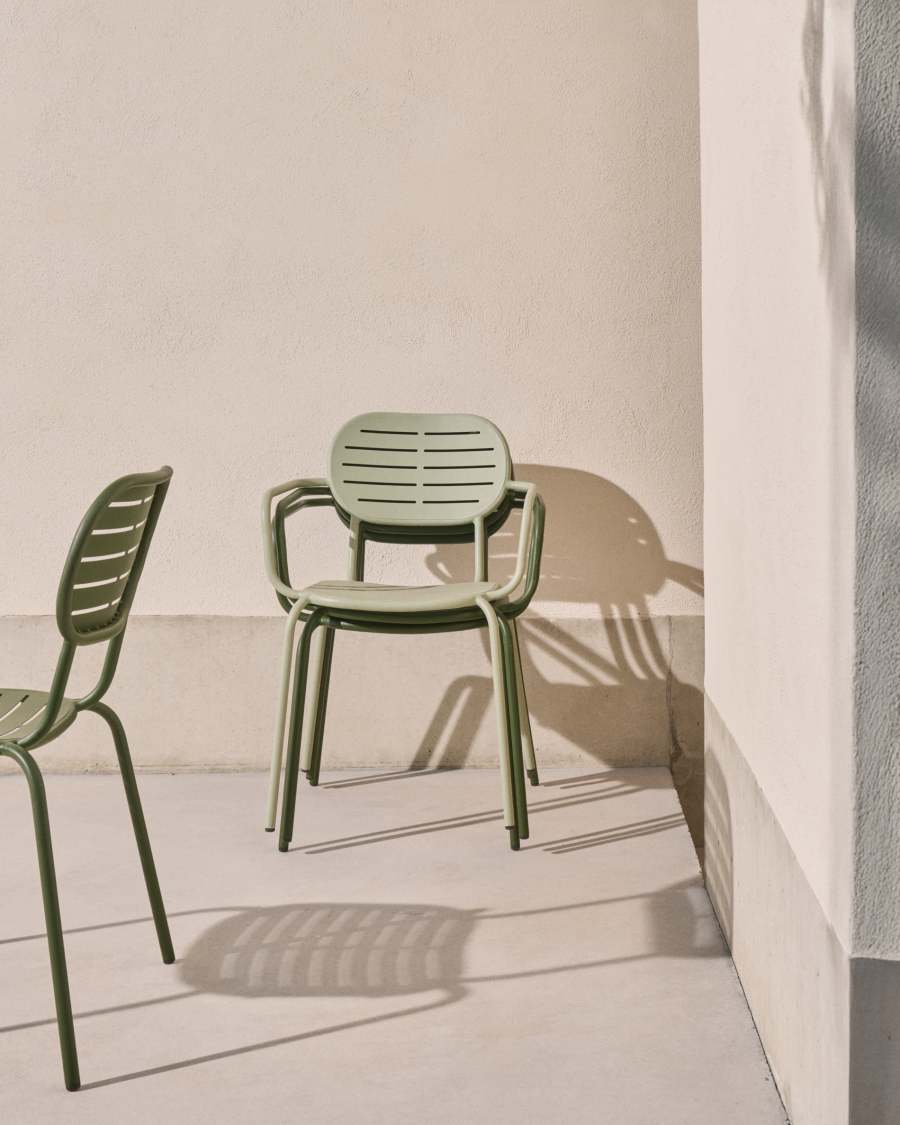 Brai stackable outdoor chair with armrests in dark grey galvanised steel