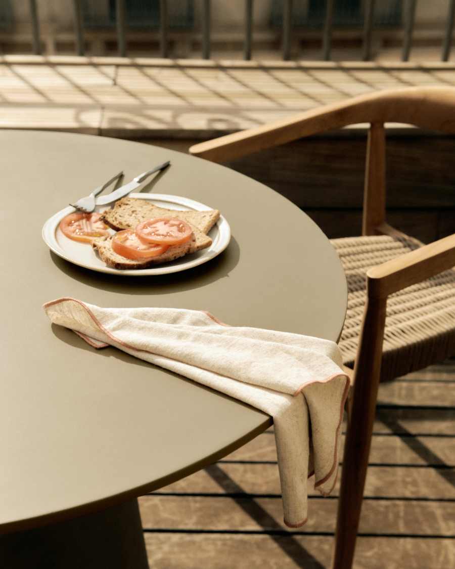 Itai outdoor round cement table, Ø 90 cm