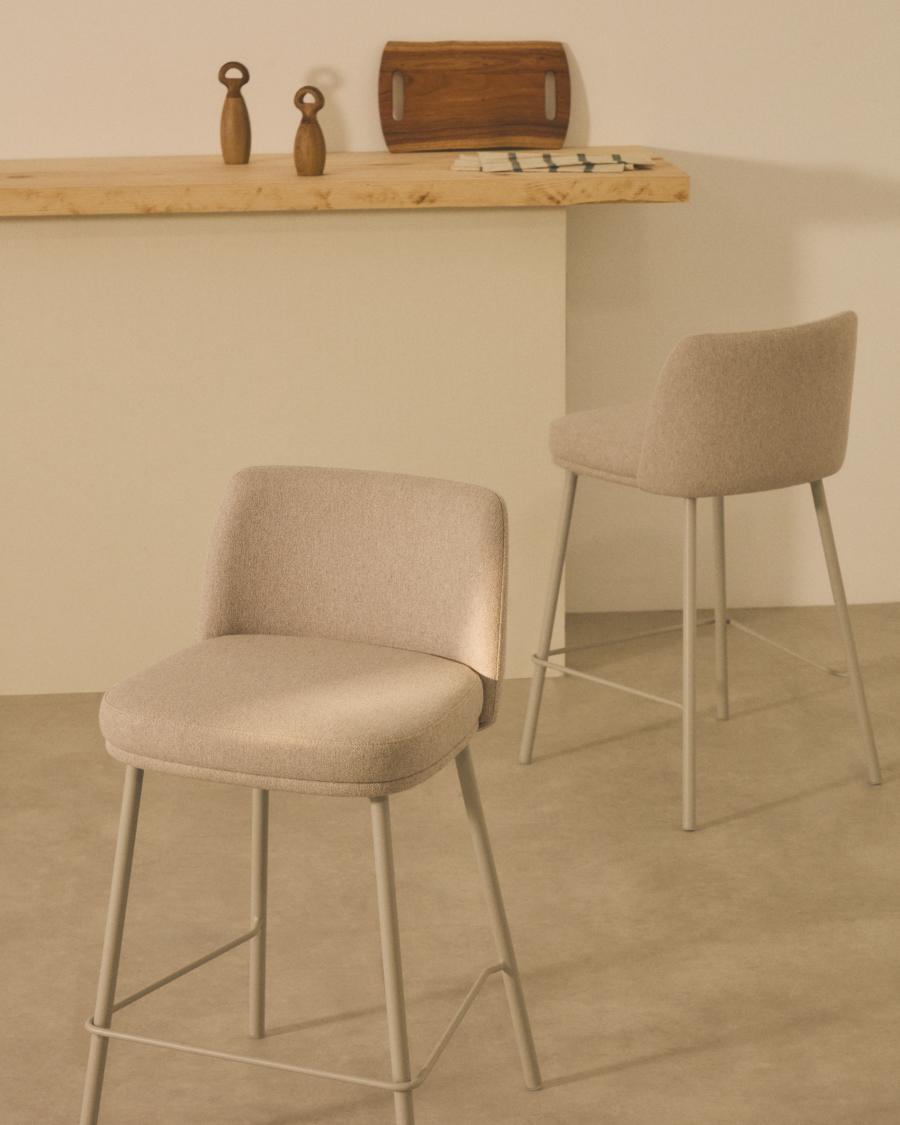Tabouret Minami en chenille beige avec pieds en acier finition beige, hauteur 65 cm