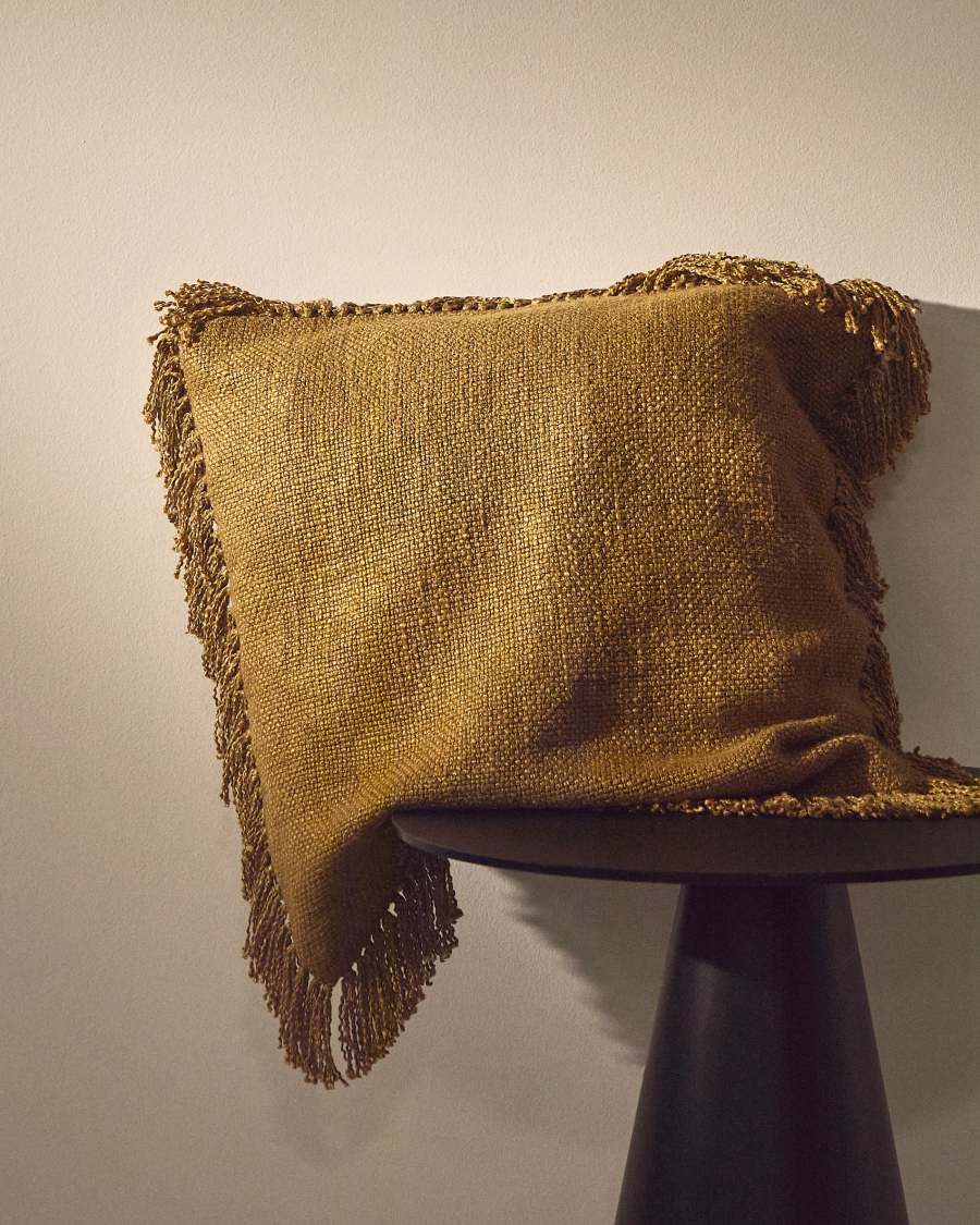 Housse de coussin Isel en chenille moutarde avec franges 50 x 50 cm