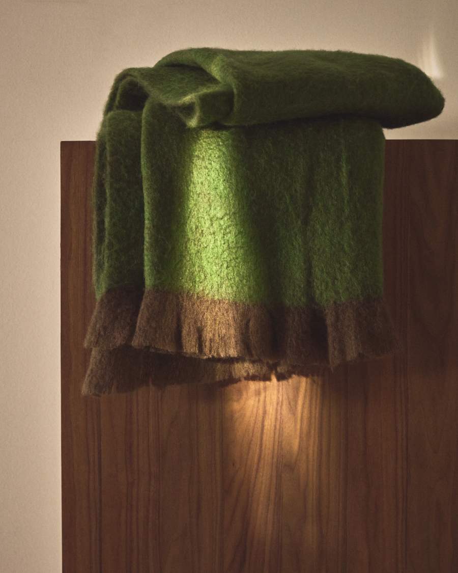 Odelna wool and acrylic throw with ruffles in green 130 x 170 cm