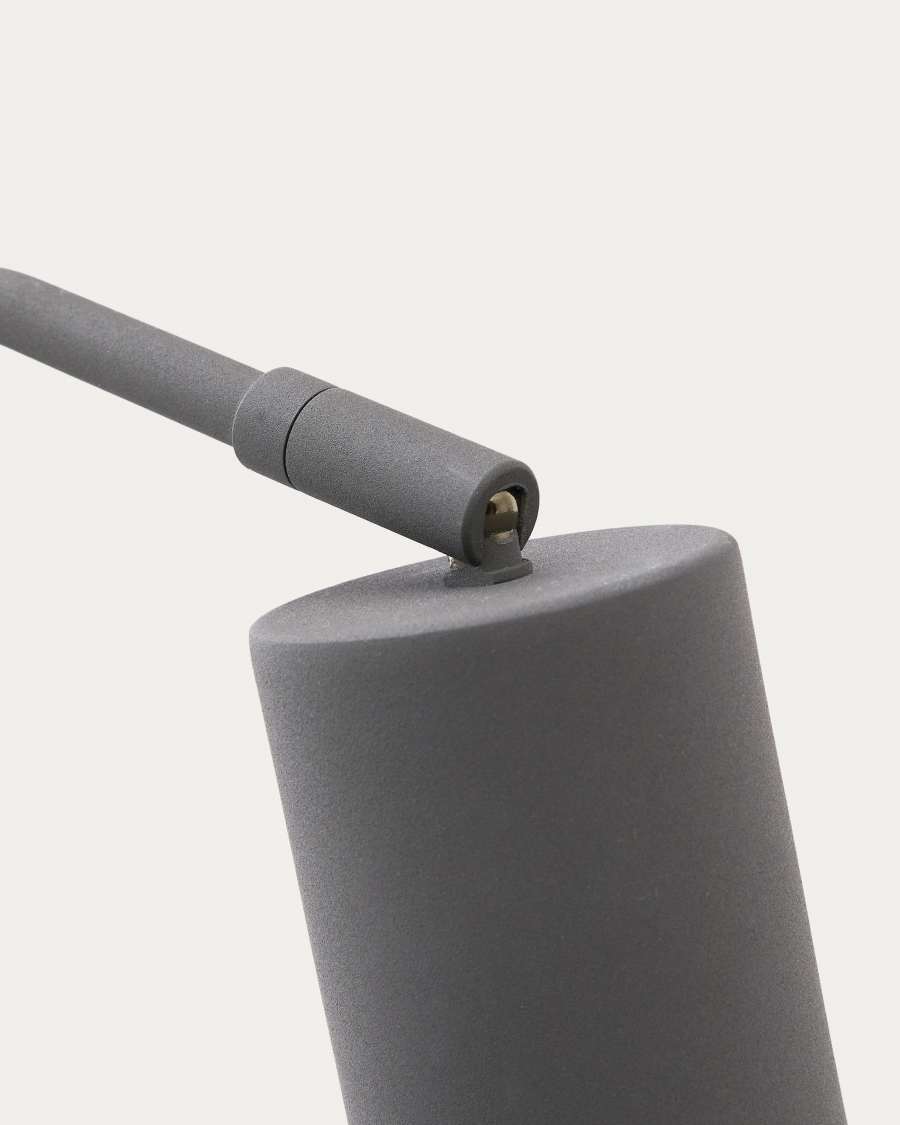 Manie metal desk lamp in metal with black cast-iron-effect finish