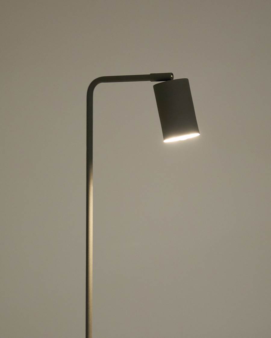 Manie metal floor lamp with black cast-iron-effect finish