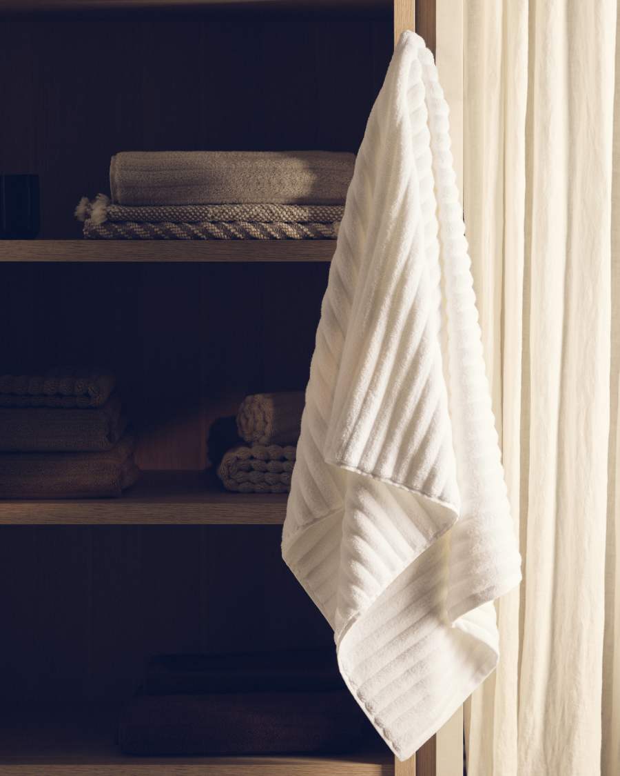 Navira 100% cotton white bath towel 70 x 140cm