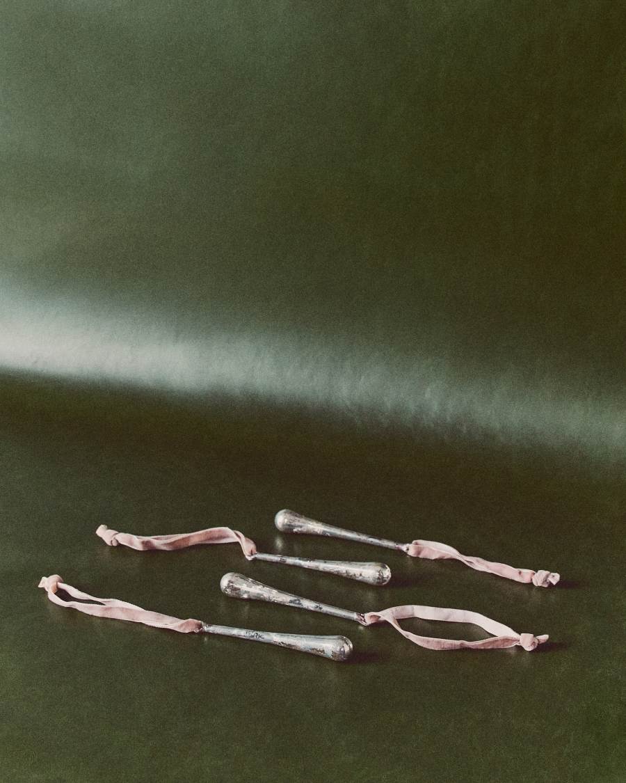 Alsenia set of 4 silver recycled glass hanging ornaments 10,5 cm