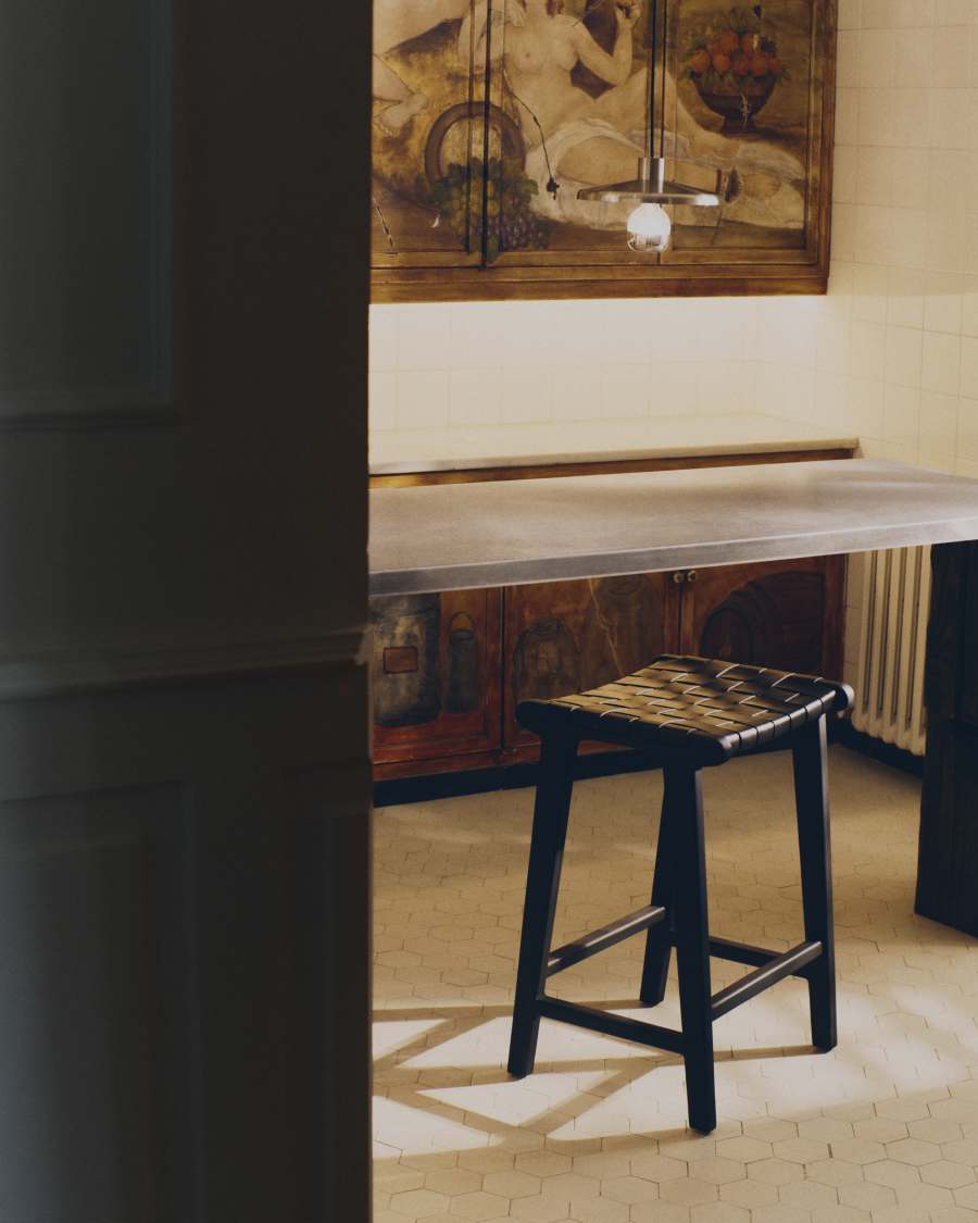 Calixta stool in leather and solid mahogany wood with black finish, 67 cm height