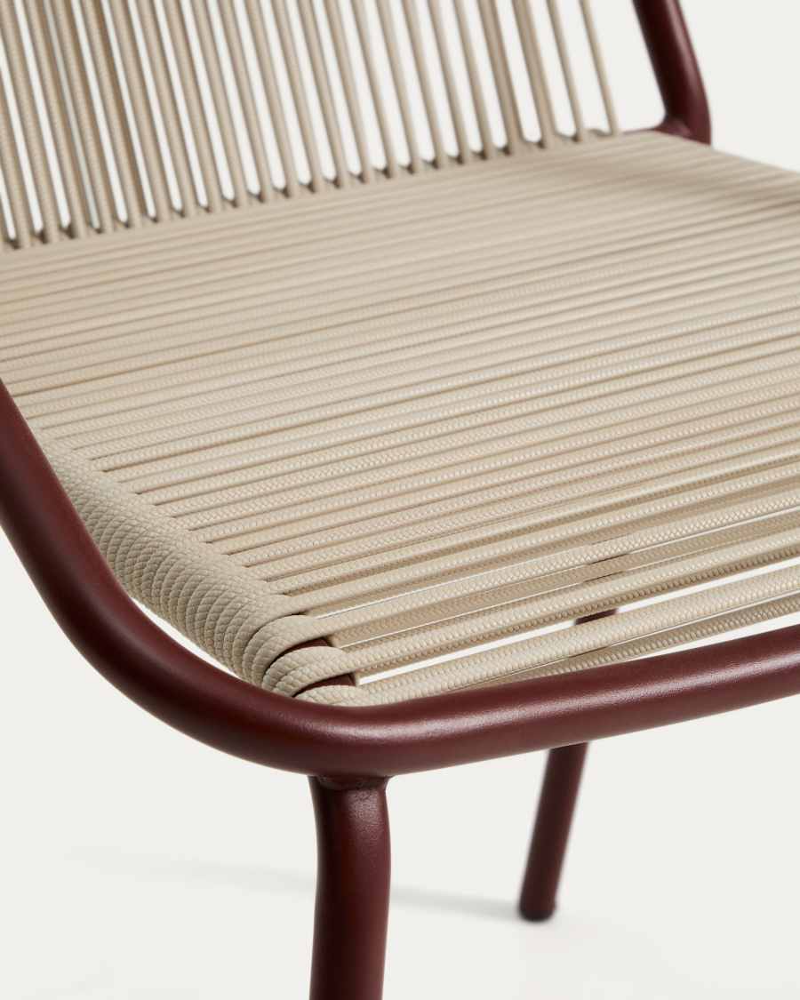 Outdoor-Stuhl Zivia aus écrufarbenem Seil und granatrot verzinktem Stahl