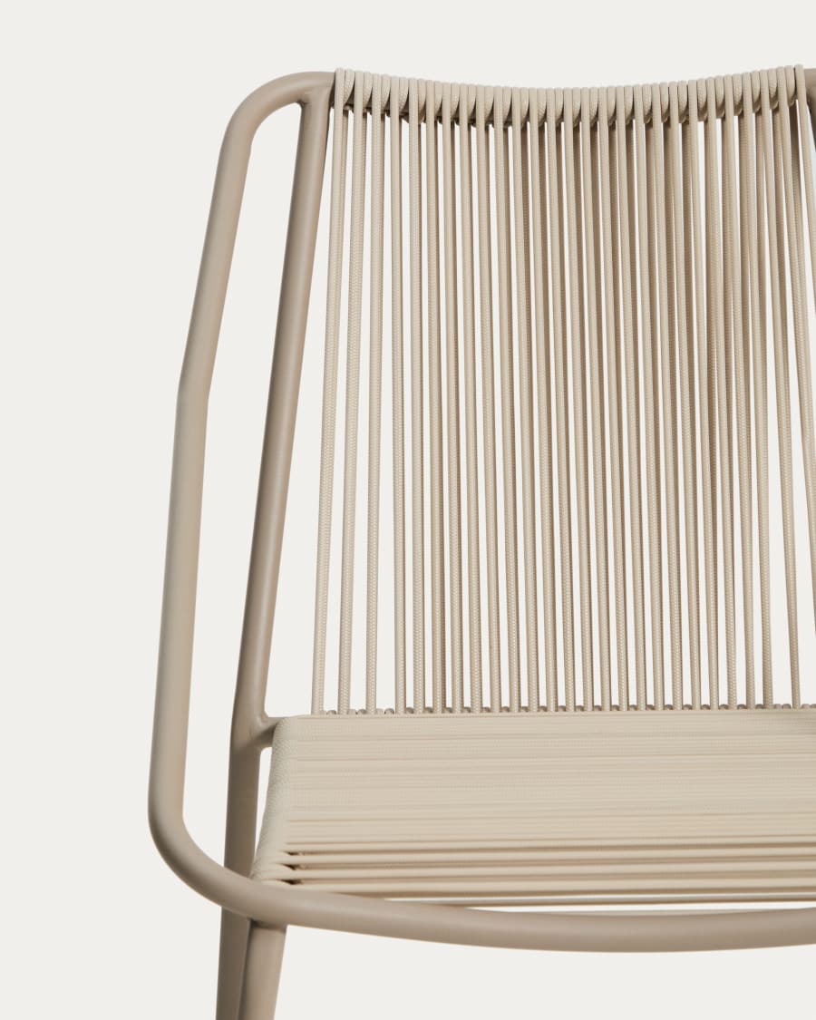 Outdoor-Stuhl Zivia aus écrufarbenem Seil und taupefarben verzinktem Stahl