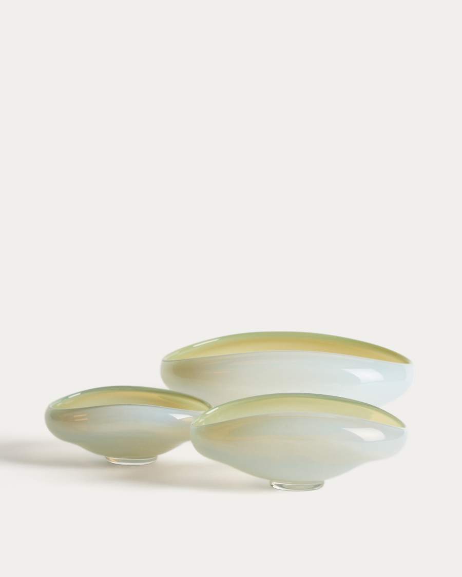 Nodila white glass centrepiece 19 x 14cm