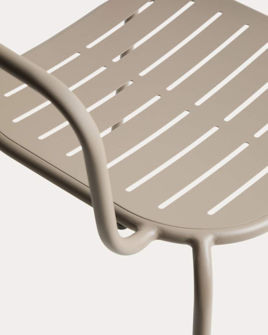 Brai outdoor chair with armrests in taupe galvanised steel