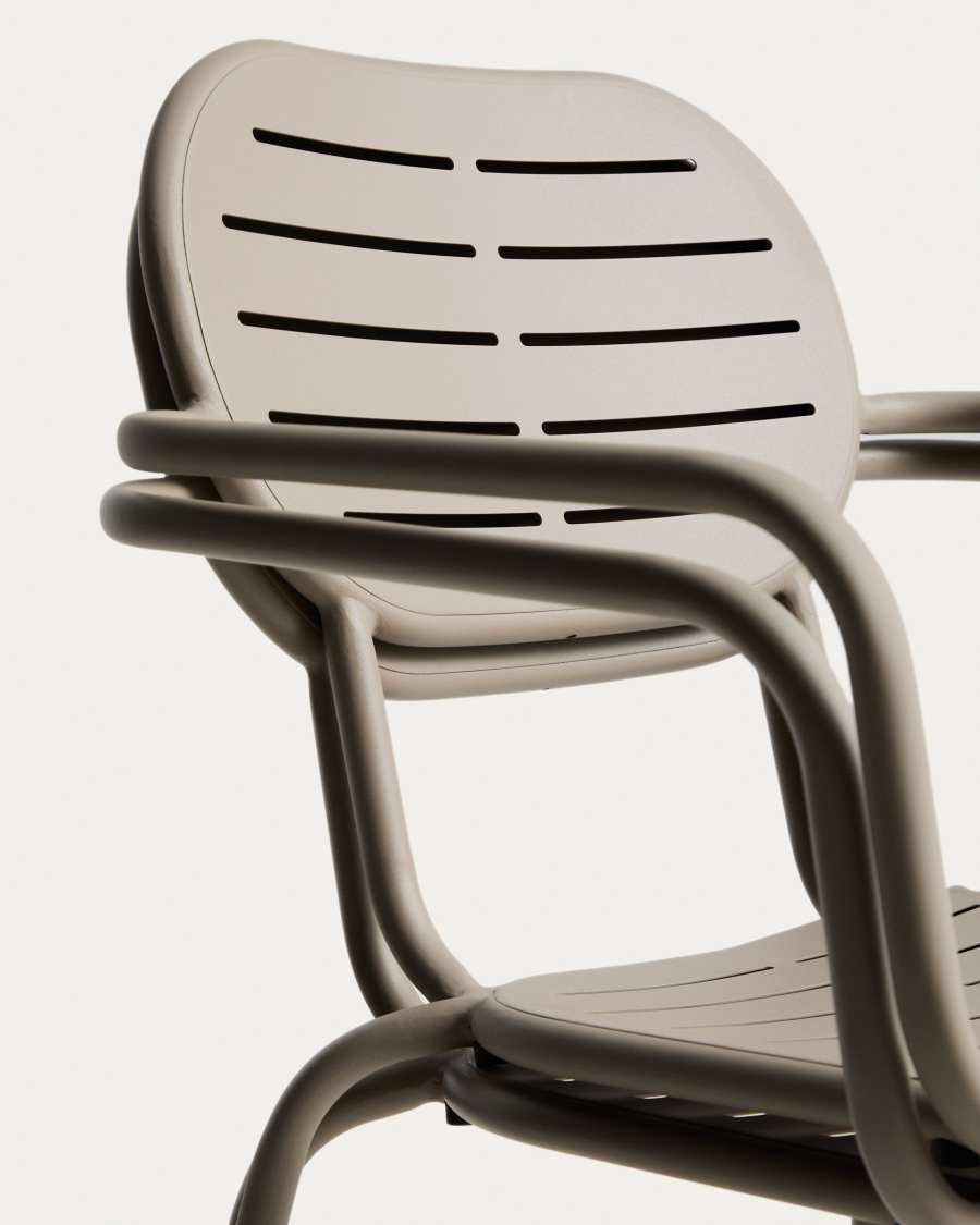 Brai outdoor chair with armrests in taupe galvanised steel
