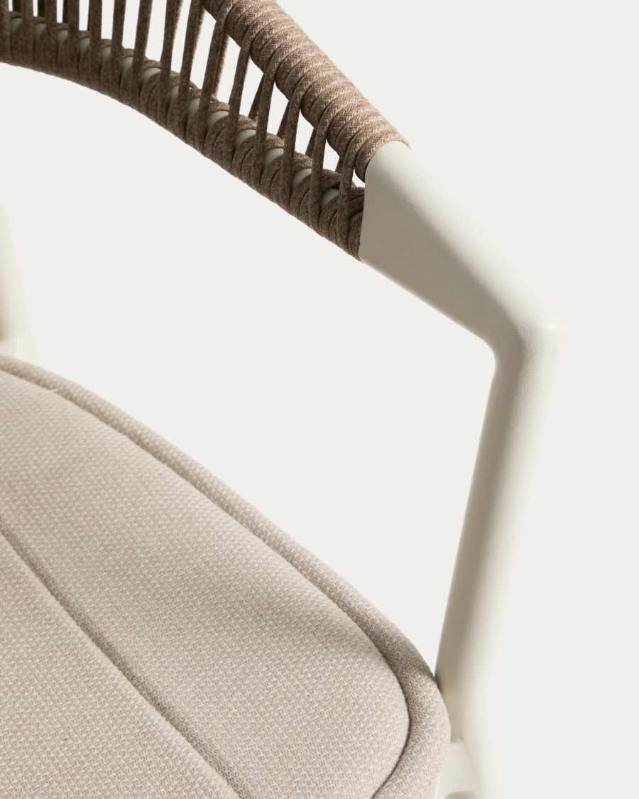 Cadira d’exterior Alimia amb estructura d’alumini i corda sintètica beix