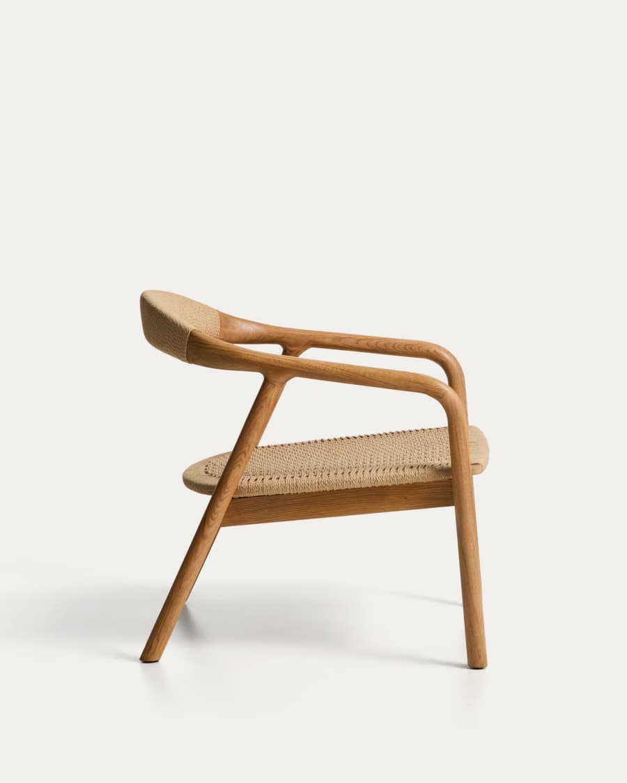 Poltrona Derile in legno di rovere massiccio con finitura in tonalità naturale e corda di carta beige FSC 100%