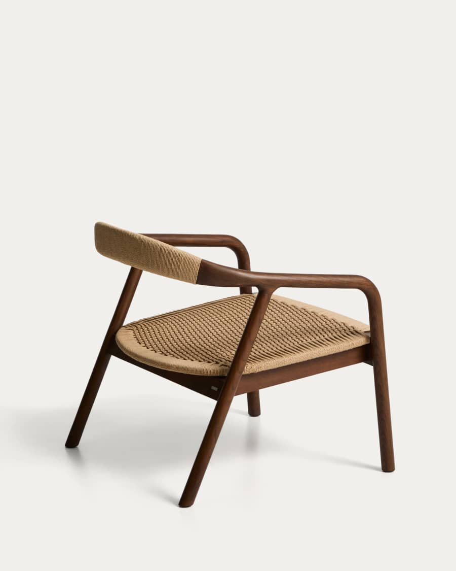 Poltrona Derile in rovere massiccio con finitura noce e corda di carta beige FSC 100%