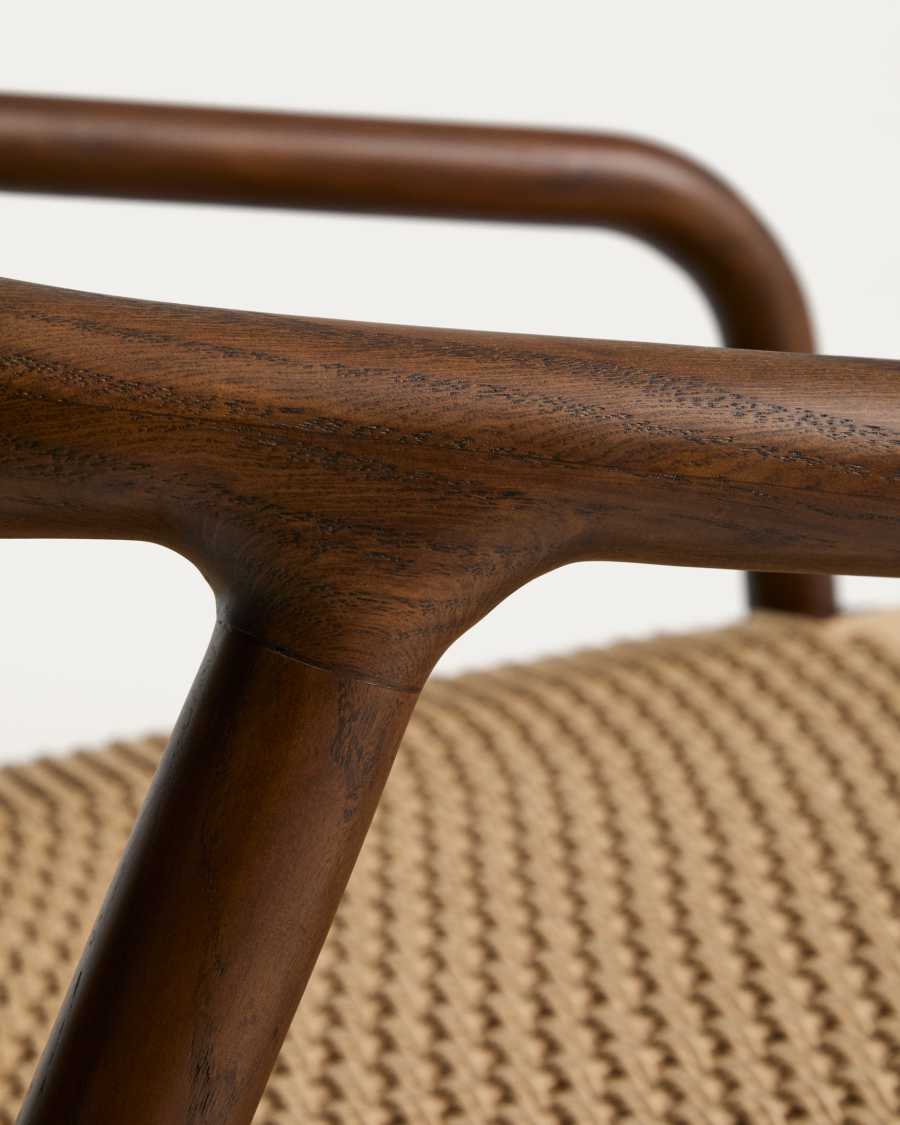 Poltrona Derile in rovere massiccio con finitura noce e corda di carta beige FSC 100%