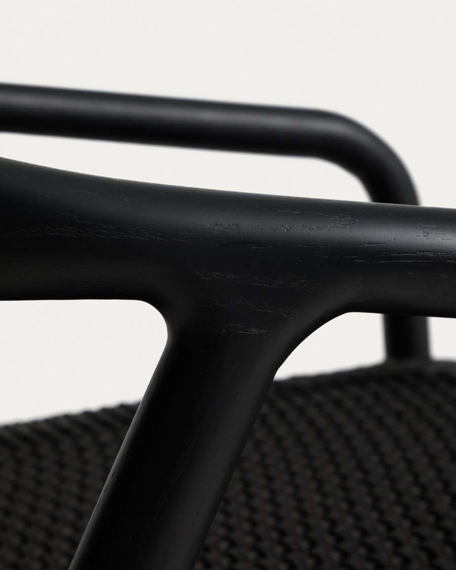 Poltrona Derile in legno massello di rovere con finitura nera e corda in carta nera FSC 100%.