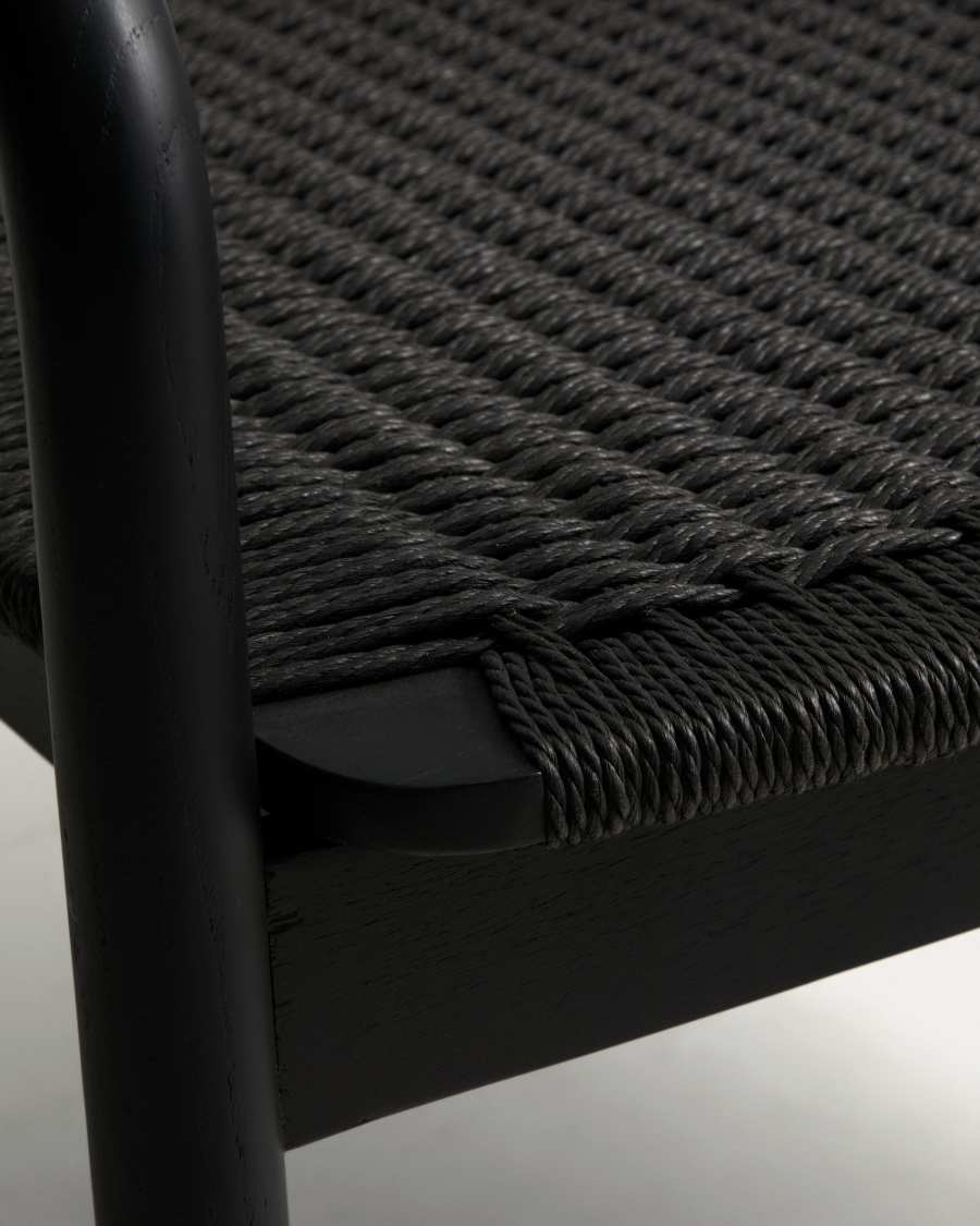 Poltrona Derile in legno massello di rovere con finitura nera e corda in carta nera FSC 100%.
