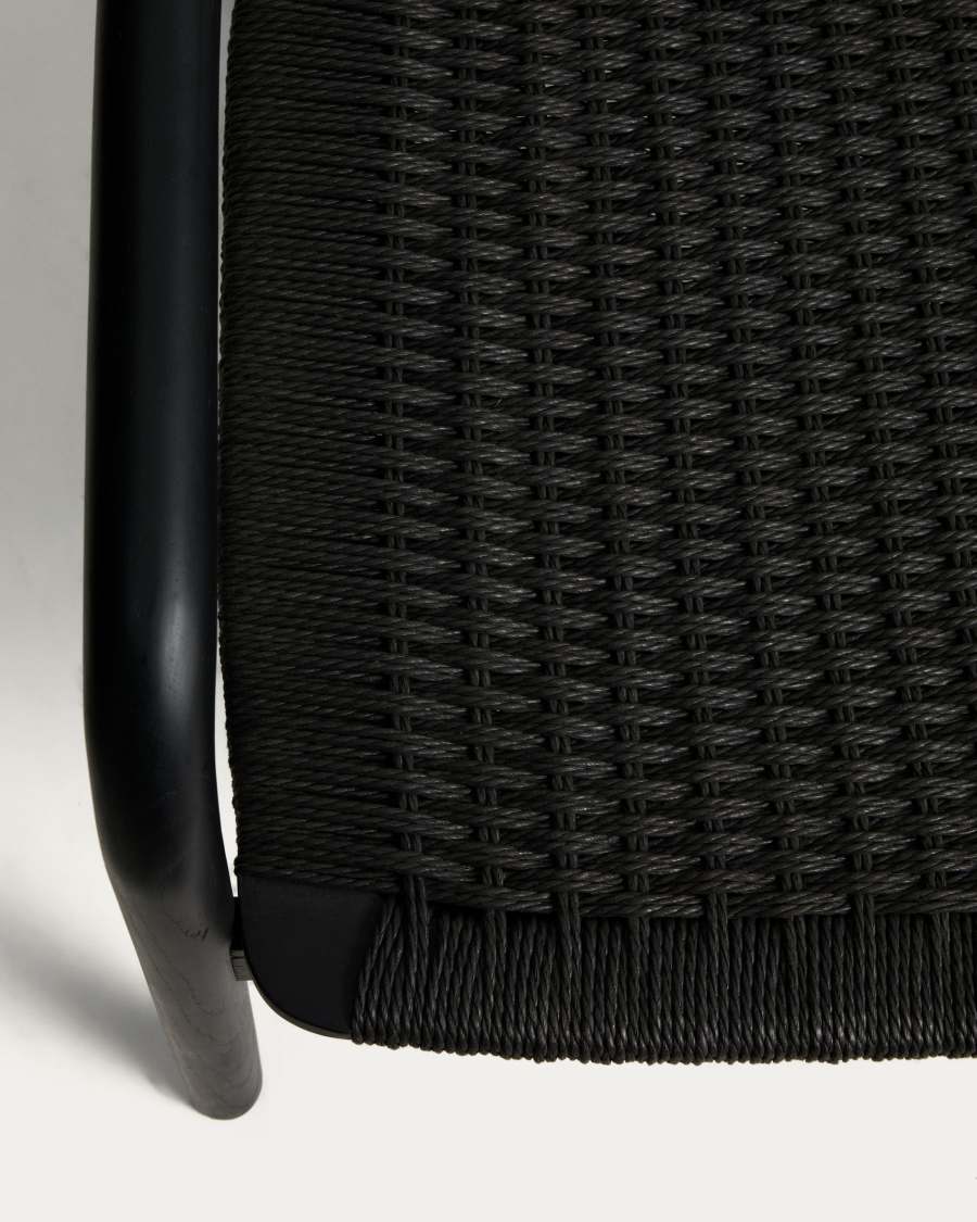 Poltrona Derile in legno massello di rovere con finitura nera e corda in carta nera FSC 100%.