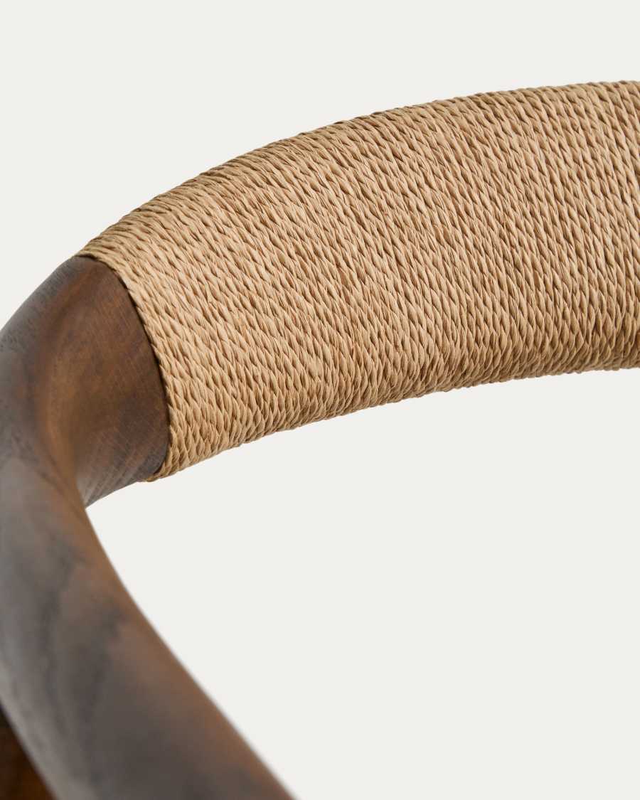 Poltrona Derile in rovere massiccio con finitura noce e corda di carta beige FSC 100%