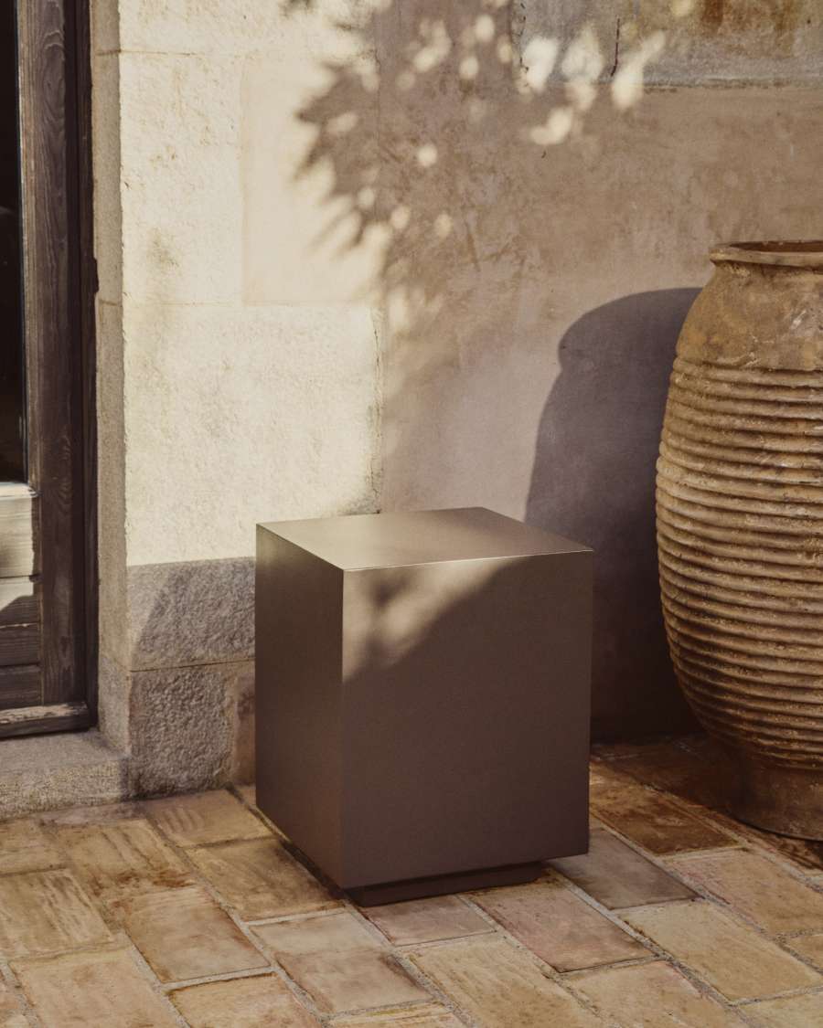 Rustella side table in brown concrete 60 x 60cm
