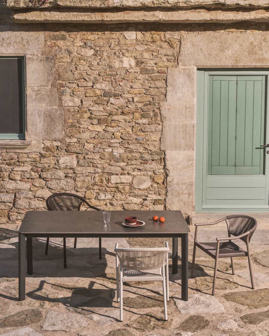 Cadira apilable exterior Livadia d’alumini beix