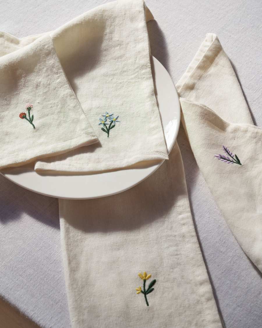 Sadurni 100% white linen with and blue embroidered flowers, 170 x 250 cm