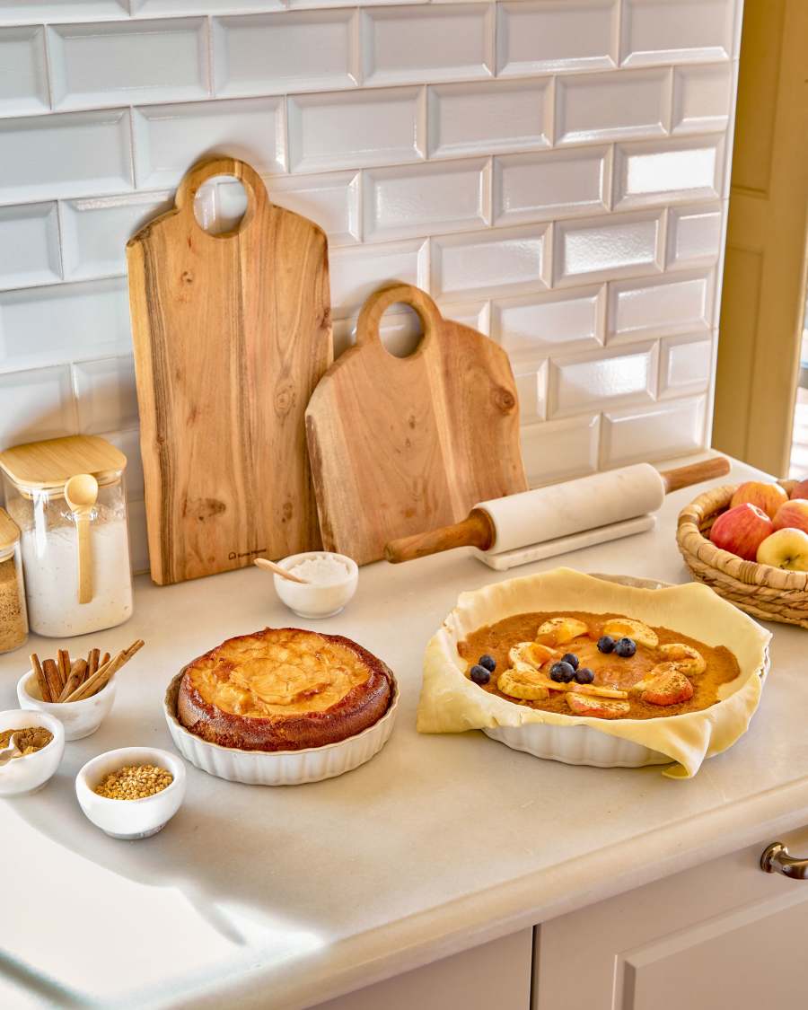 Syriana rectangular solid acacia wood serving board