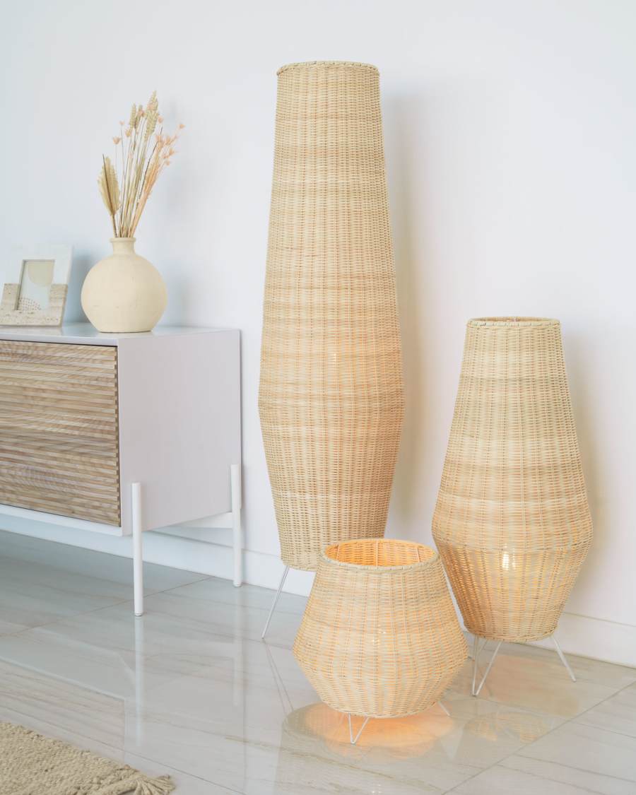 Medium Kamaria table lamp in rattan with natural finish UK adapter