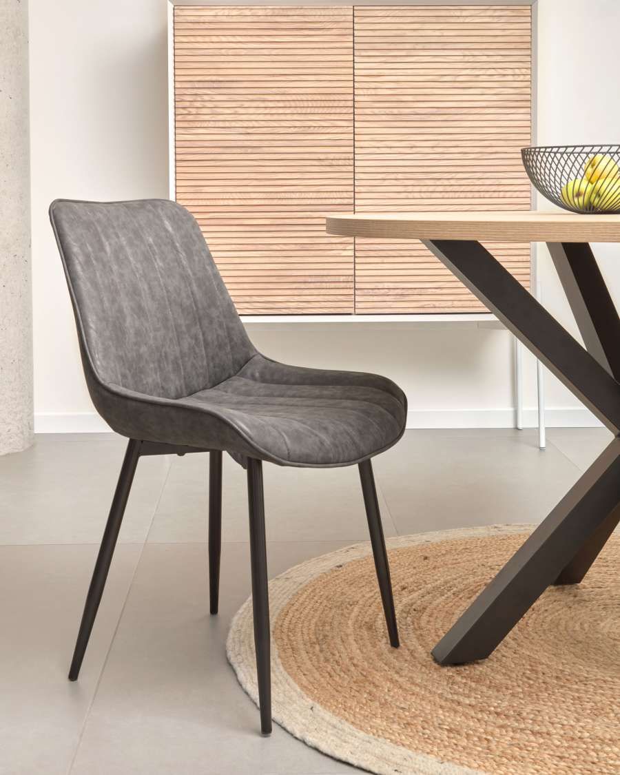 Krzesło Janis ciemnoszara sztuczna skóra i stalowe nogi z czarnym wykończeniem