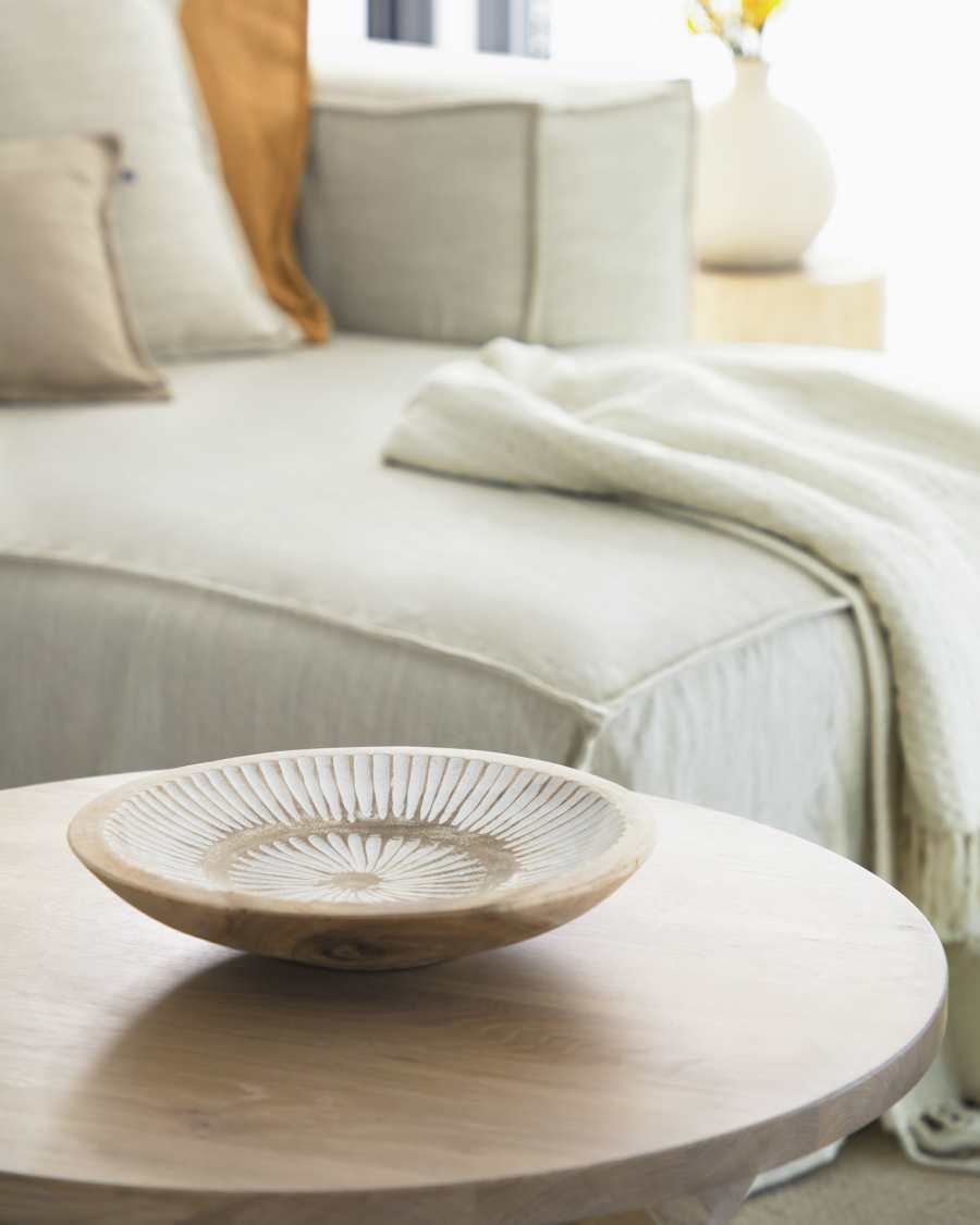 Melisa solid munggur wood wall panel with white striped Ø 30 cm