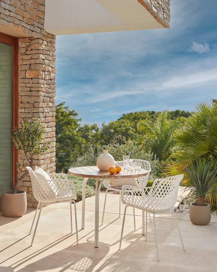 Quinn outdoor chair in white