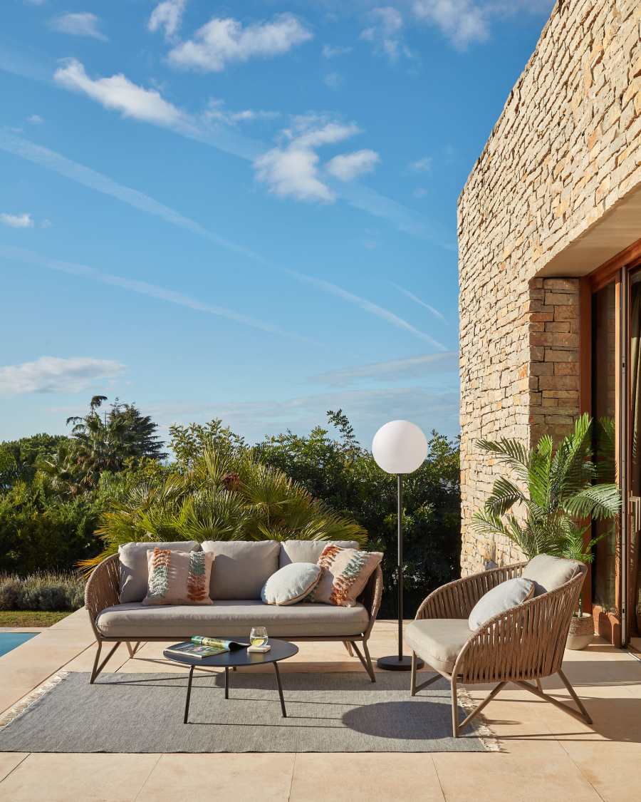 Tavolino Mathis in fibra di cemento con gambe in acciaio finitura nera Ø 70 cm