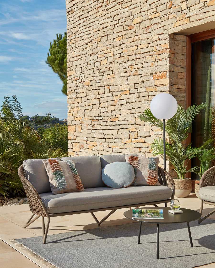 Tavolino Mathis in fibra di cemento con gambe in acciaio finitura nera Ø 70 cm