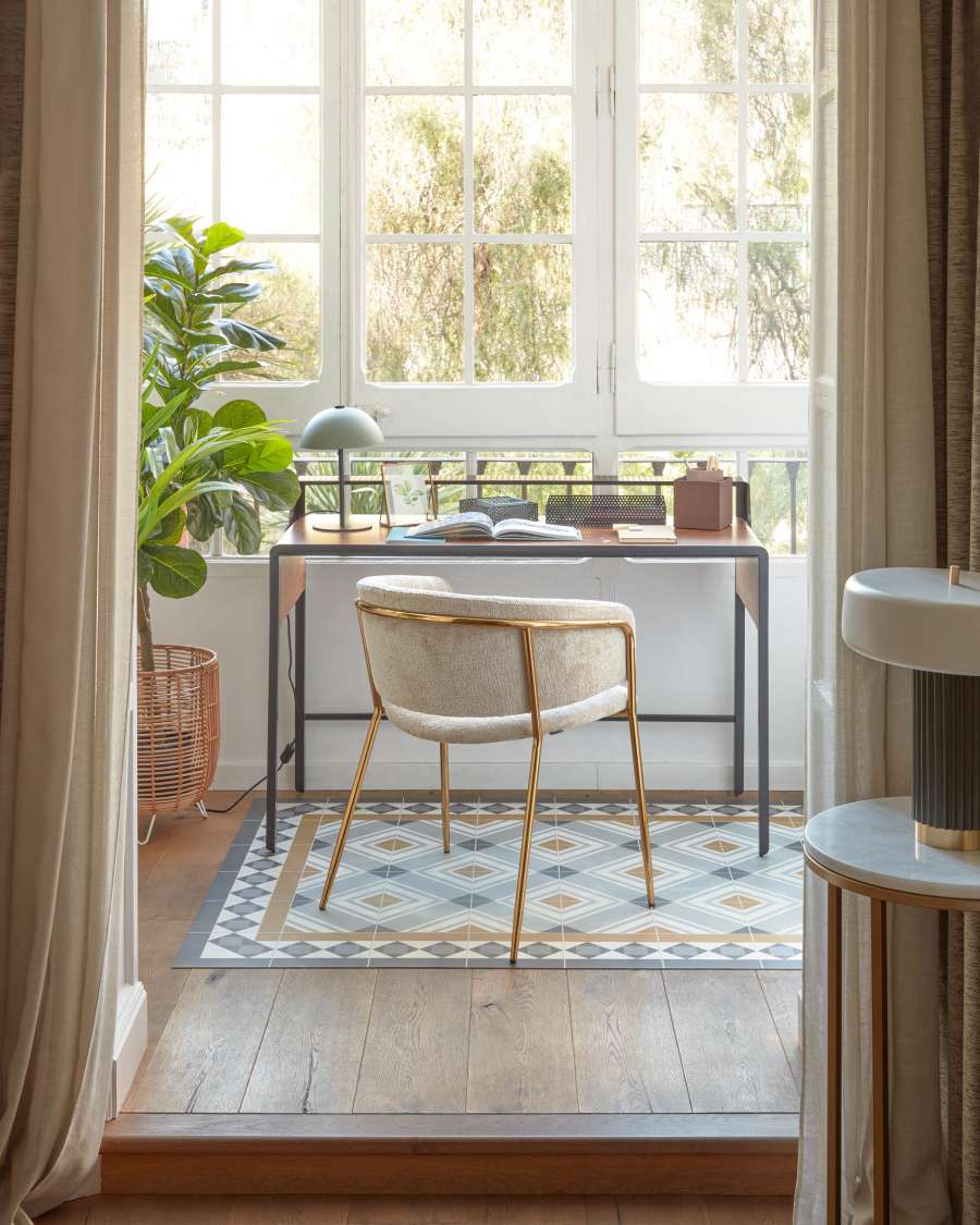 Aleyla table lamp in metal with green finish UK adapter