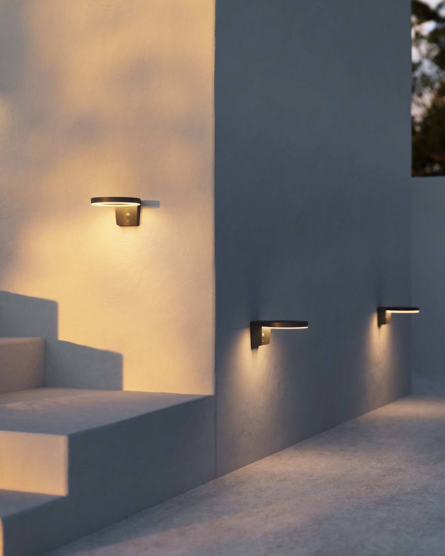 Applique solare Berarda in alluminio finitura nera