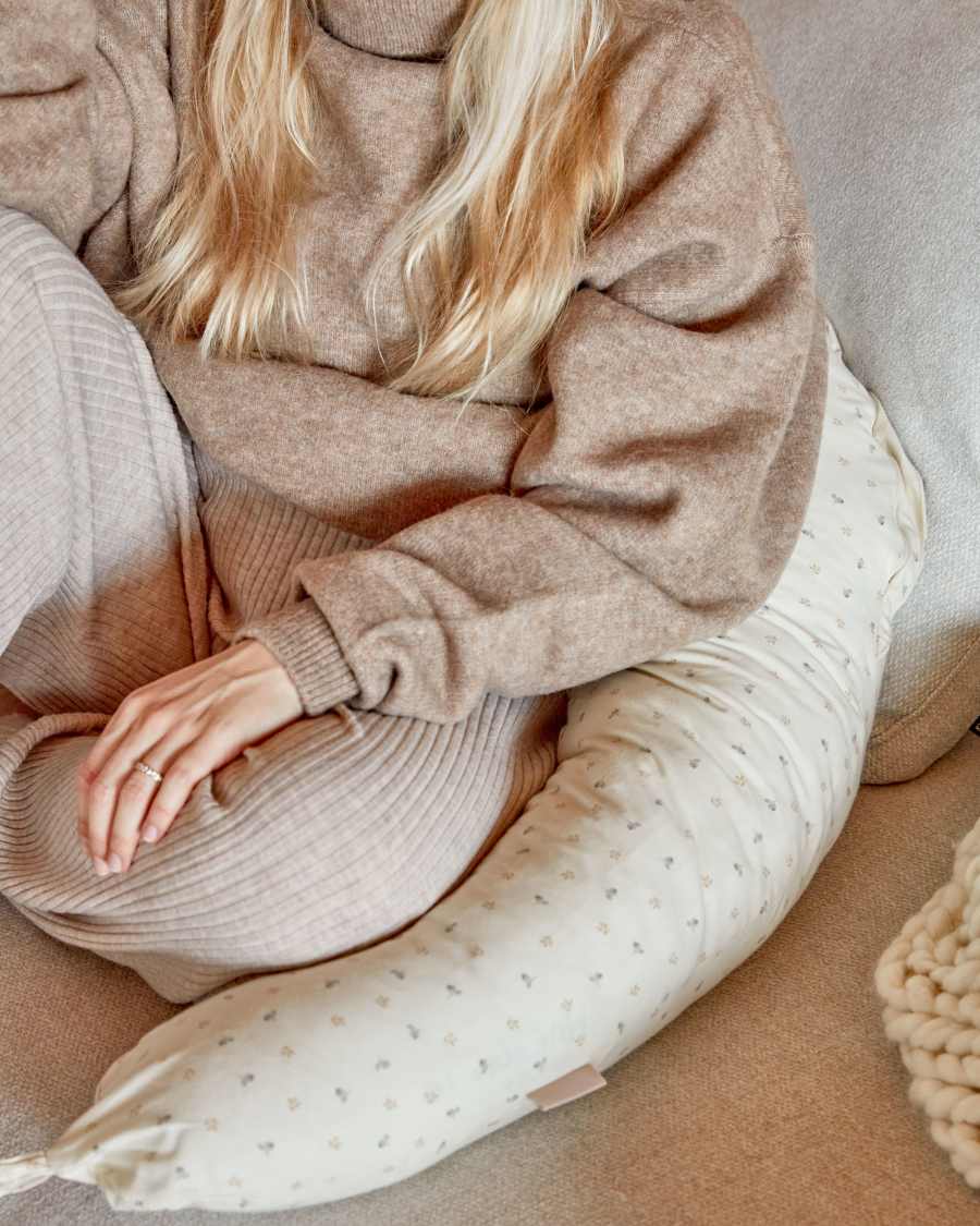 Yamile Stillkissen 100% Bio-Baumwolle (GOTS) beige mit mehrfarbigen Blättern