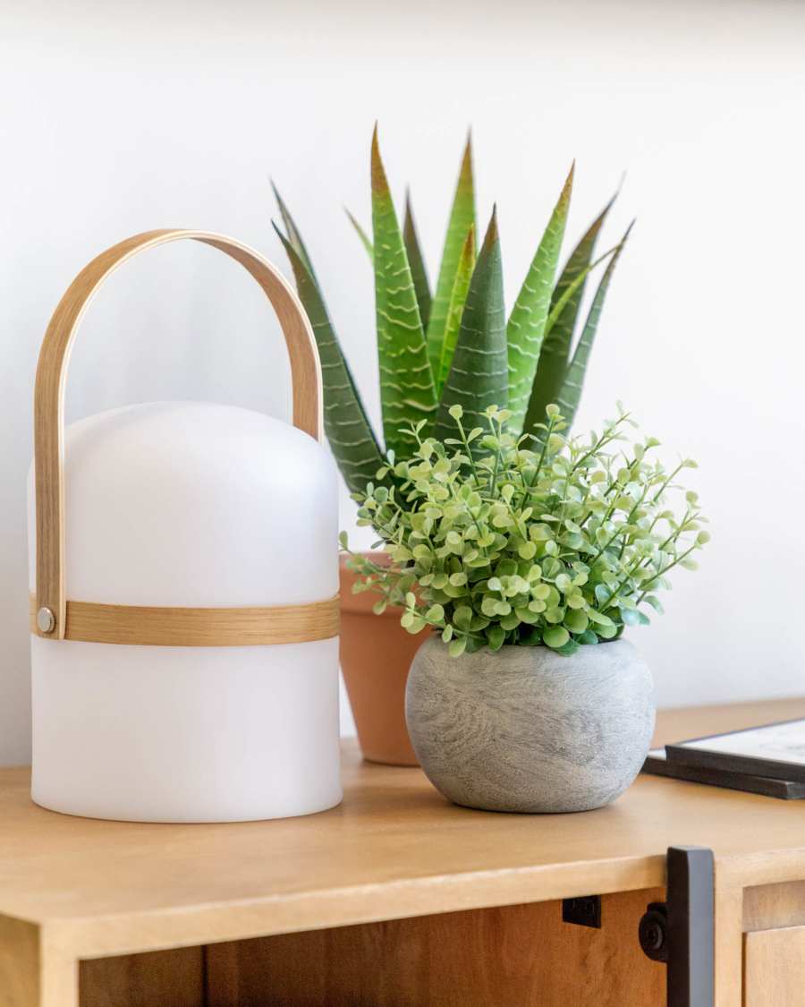 Eukalyptus kunstpflanze im grauen Topf