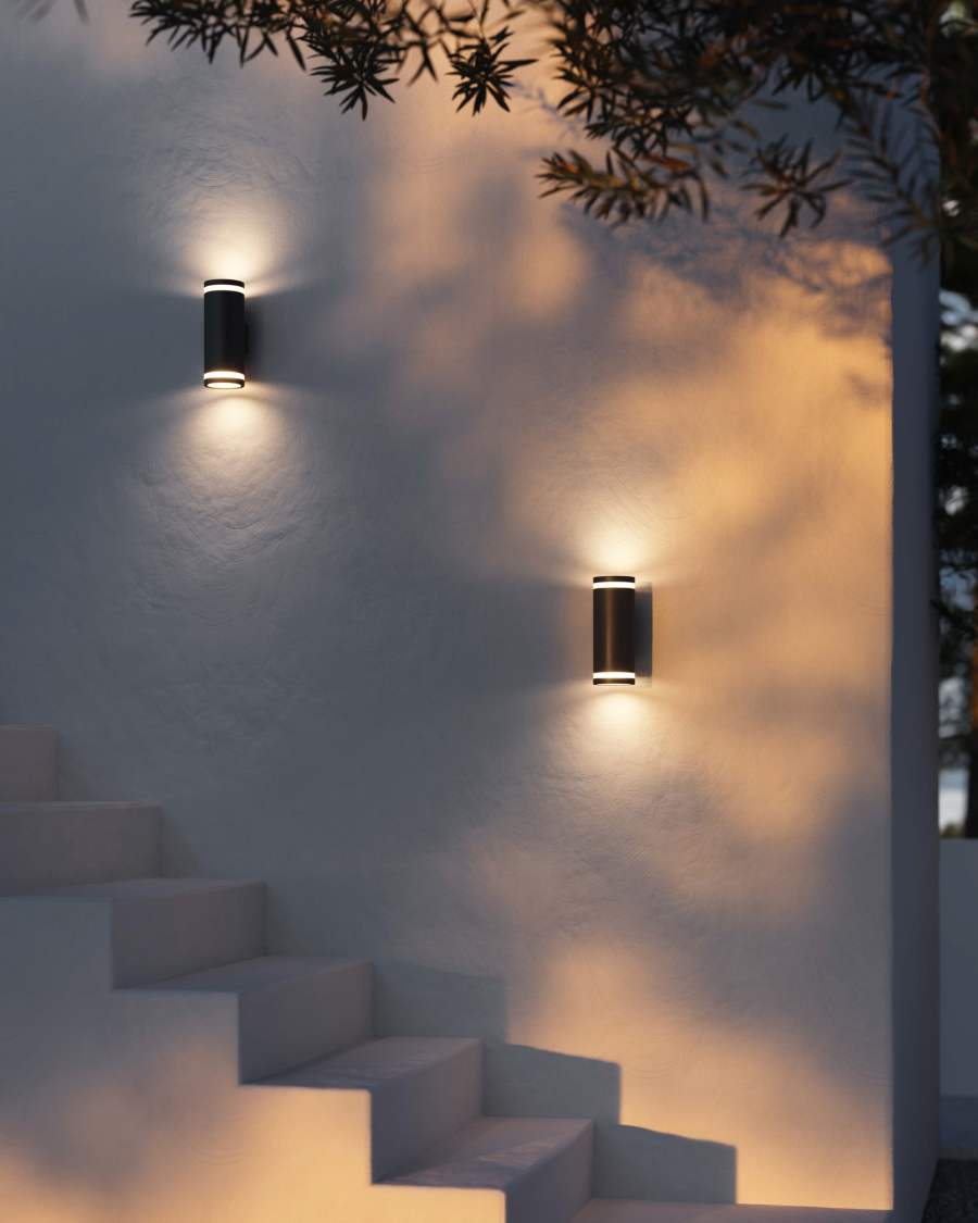 Aplique de exterior grande Beyda de aluminio pintado con acabado negro