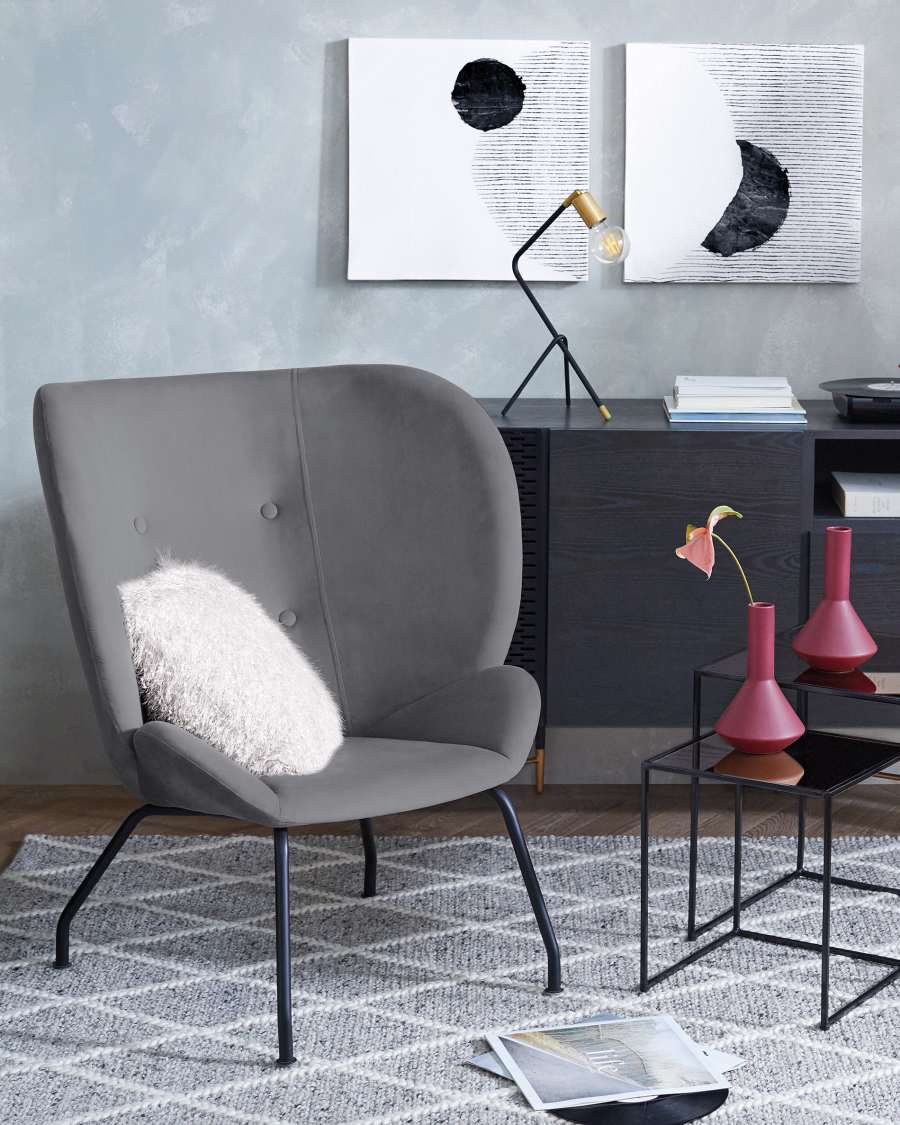 Fauteuil Violet en velours gris foncé et pieds en acier finition noire