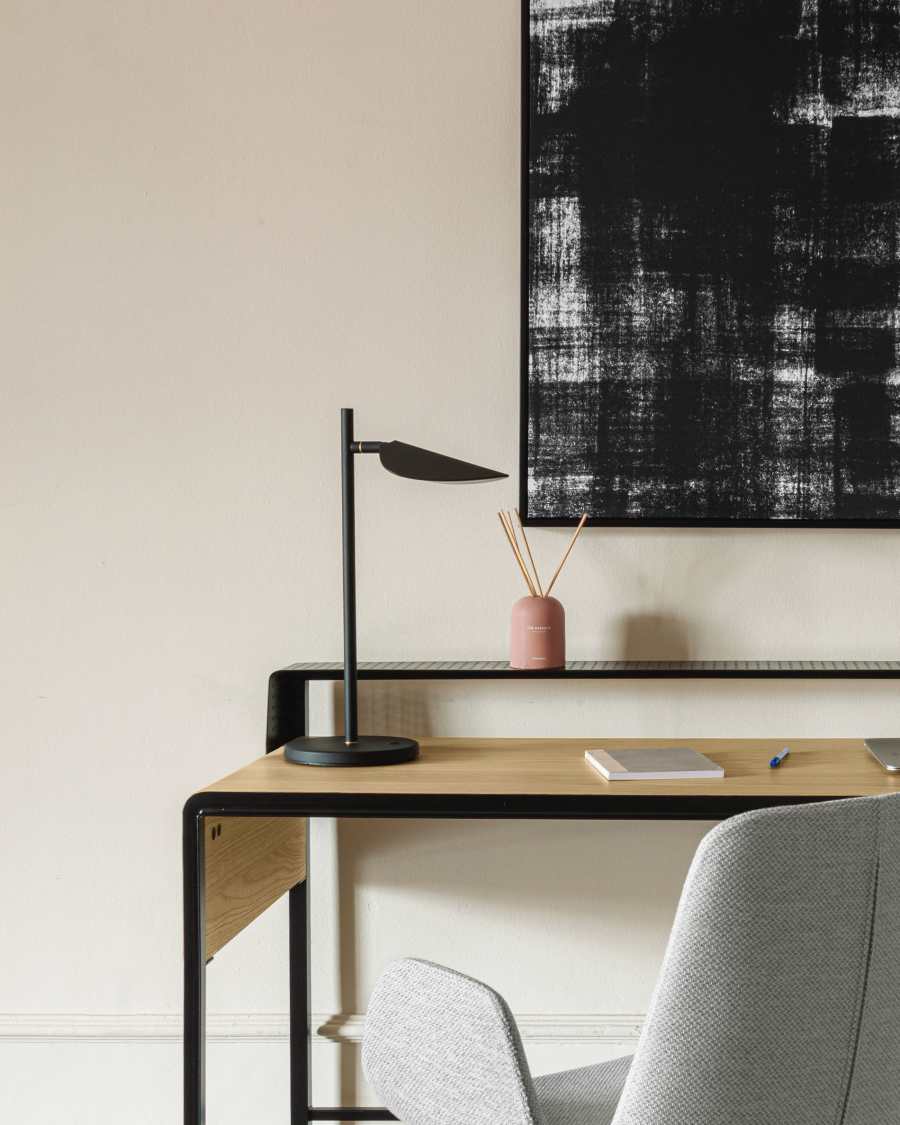 Veleira steel table lamp