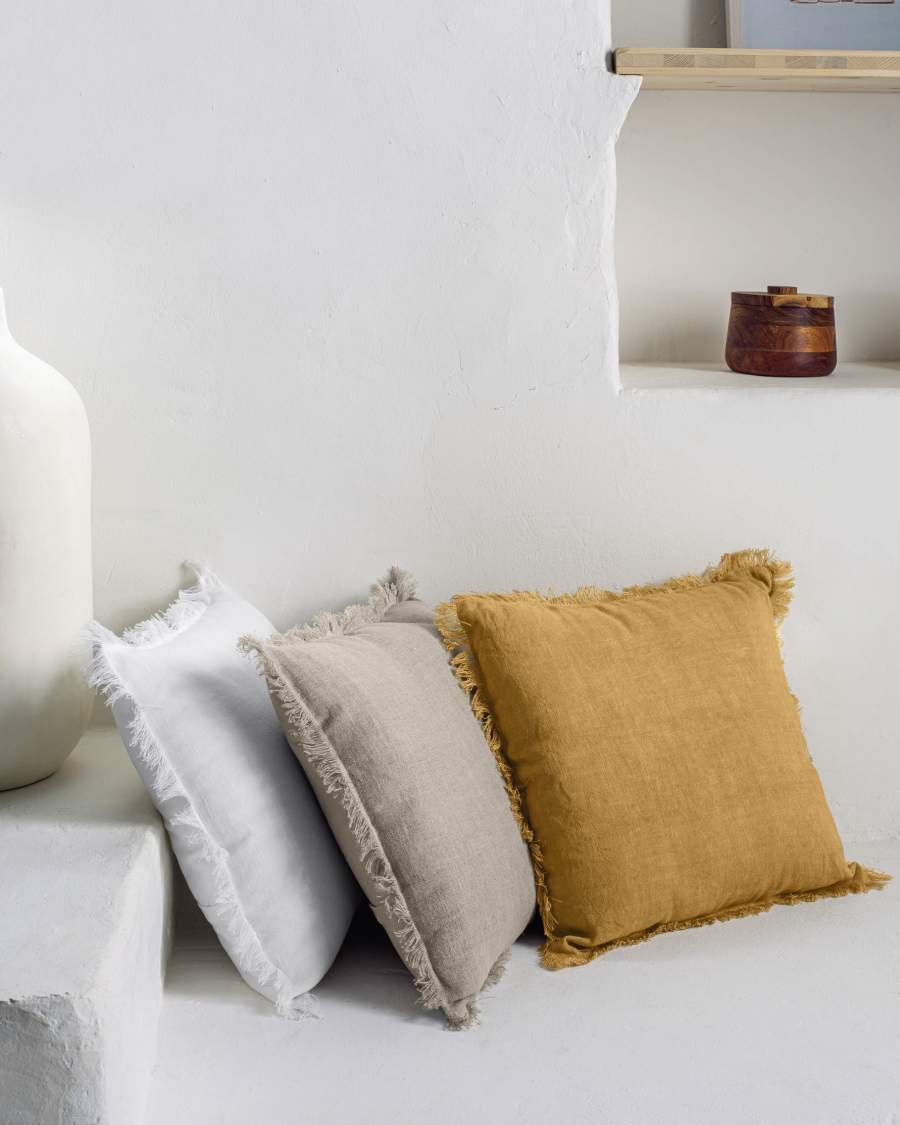 Almira cotton and linen cushion cover with white tassels 45 x 45 cm