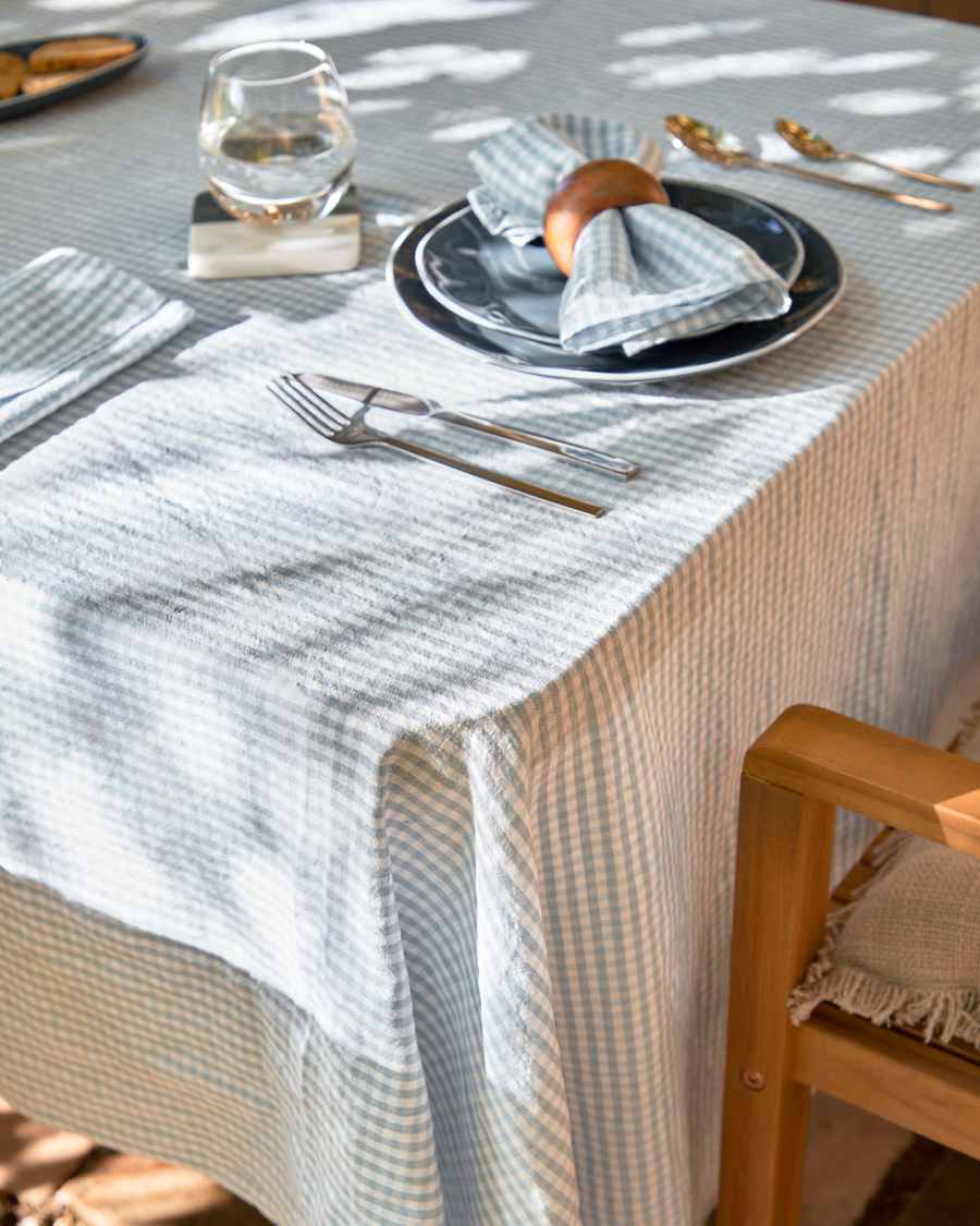 Goretti cotton and linen tablecloth with blue and white checks