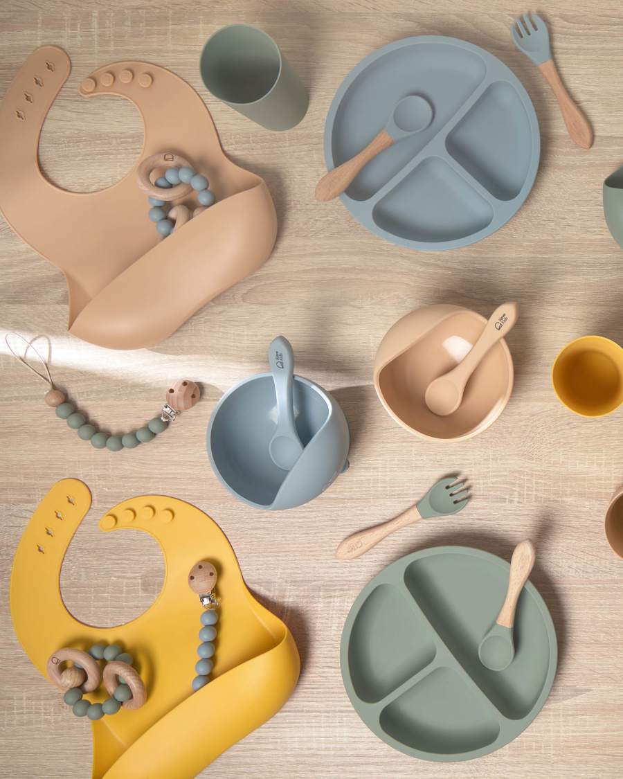 Epiphany set of 2 silicone bibs in brown and mustard