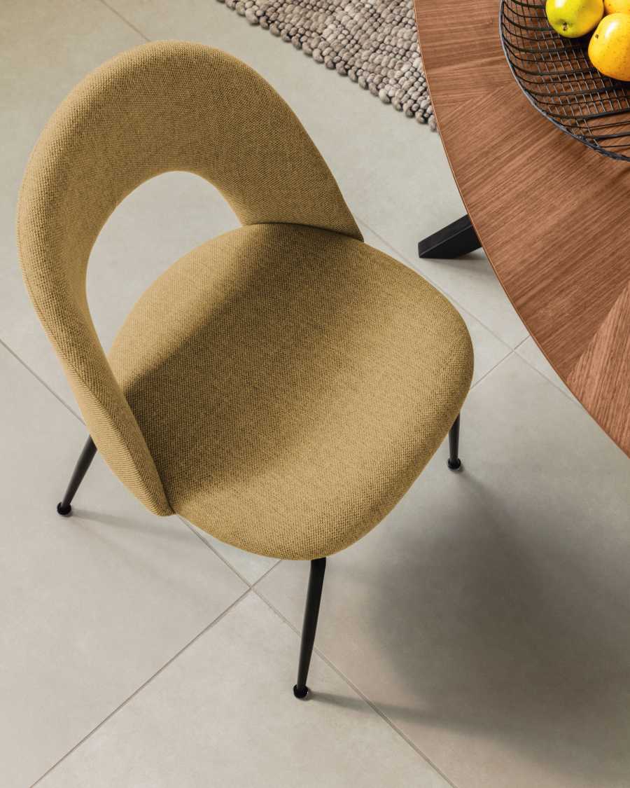 Chaise Mahalia moutarde et pieds en acier peint en noir FSC 100%