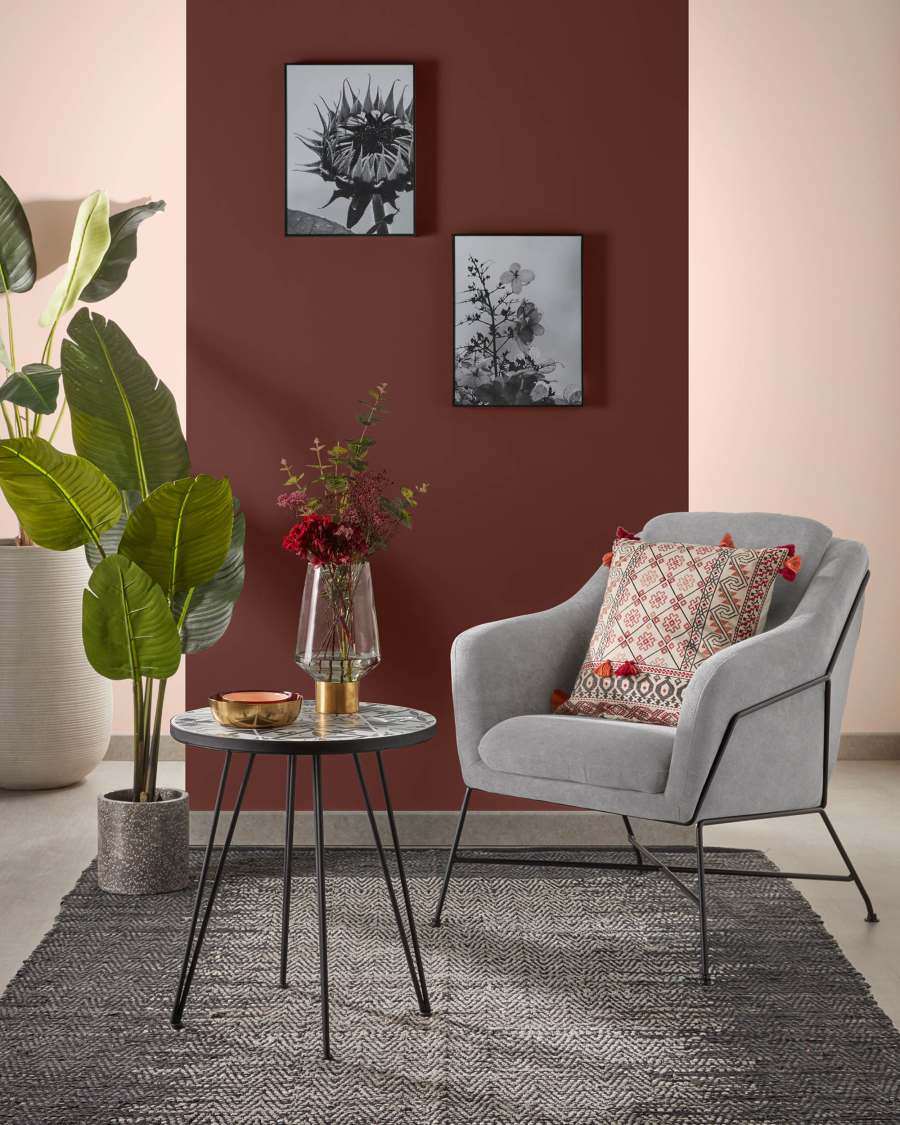 Brida armchair in light grey with steel structure in black finish