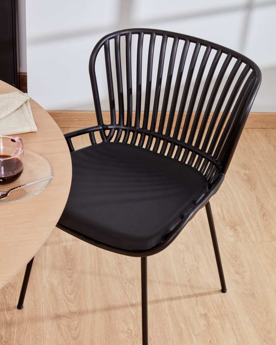 Surpik chair with steel legs in black finnish