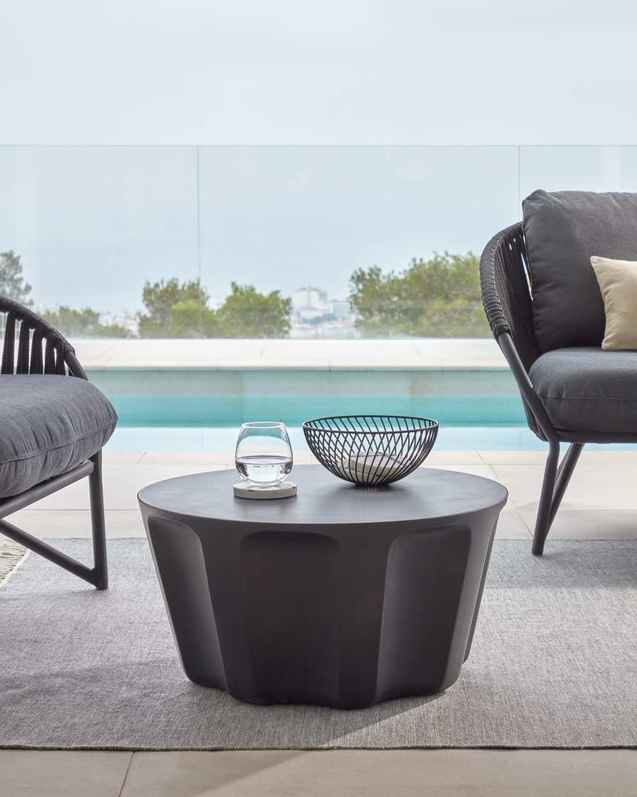 Vilandra round outdoor coffee table made of concrete with black finish Ø 60 cm