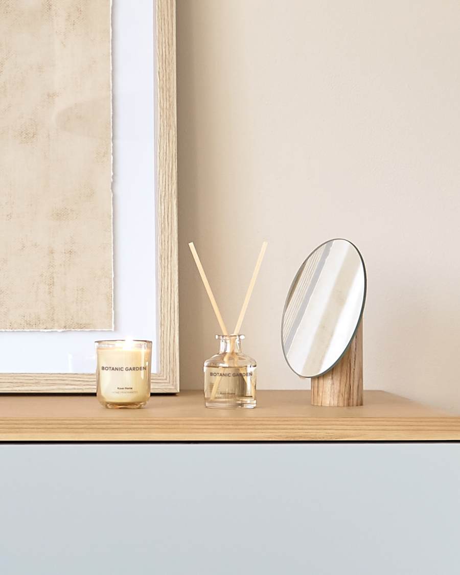 Veida mirror with natural wooden stand