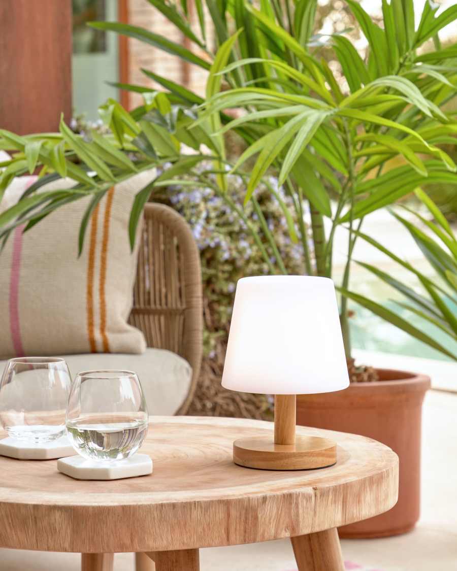 Lampe de table Ambar en polyéthylène et bois